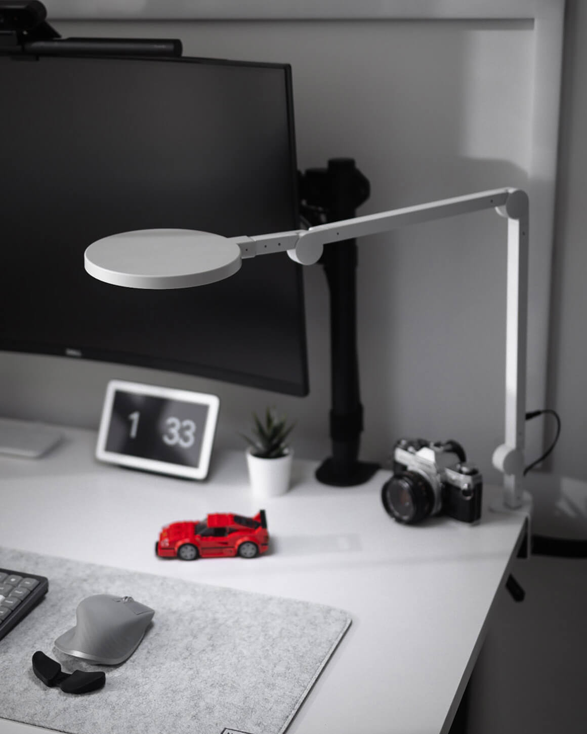Lume Cube Edge Light 2.0 LED Desk Lamp