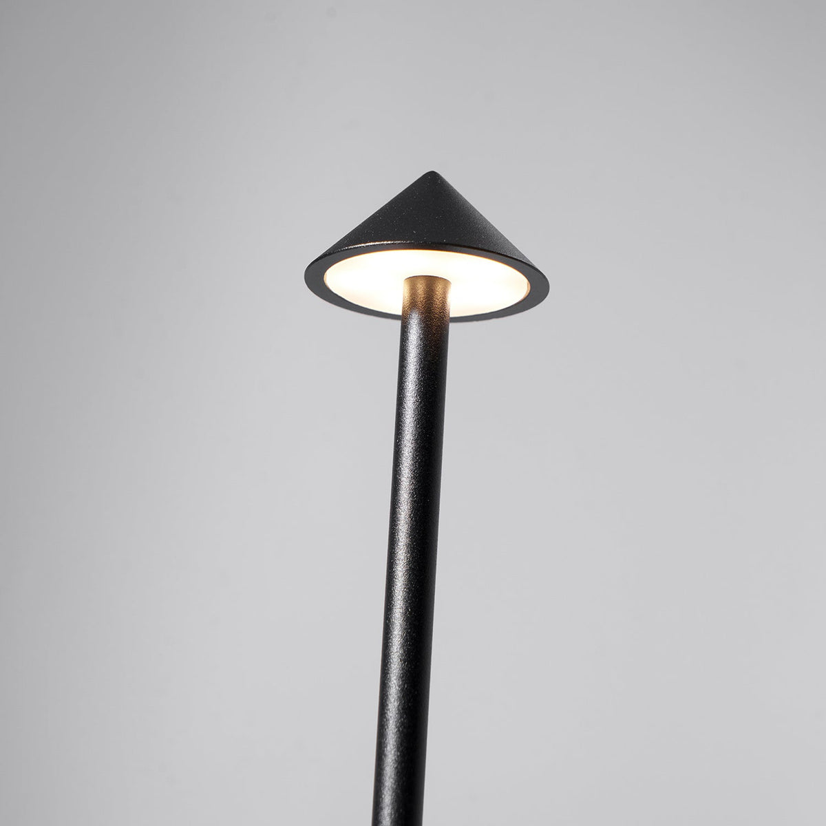 Waterproof Rechargeable Wireless LED Table Lamp (Built-in Battery)