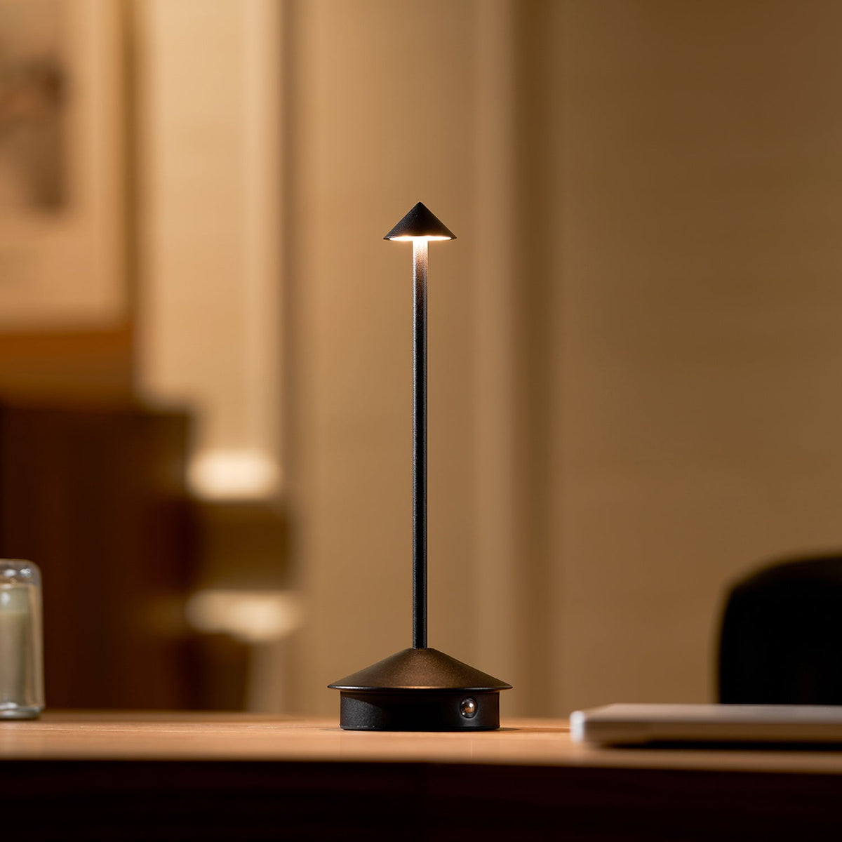 Waterproof Rechargeable Wireless LED Table Lamp (Built-in Battery)