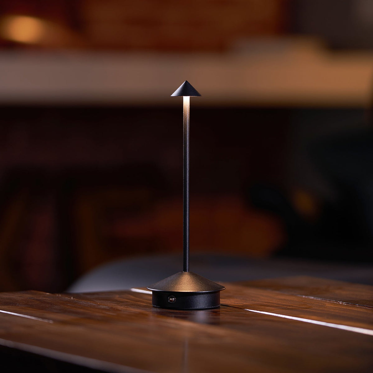 Waterproof Rechargeable Wireless LED Table Lamp (Built-in Battery)
