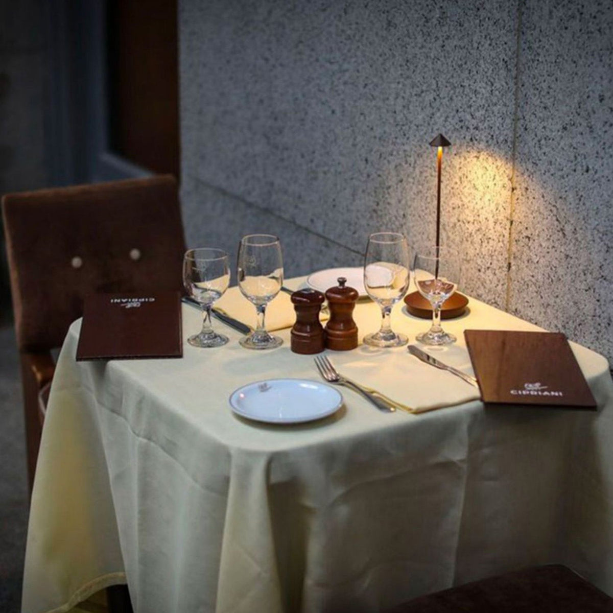 Waterproof Rechargeable Wireless LED Table Lamp (Built-in Battery)