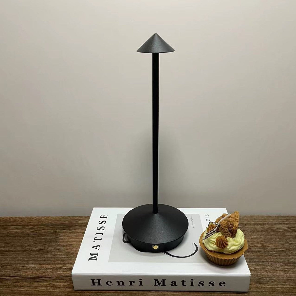 Waterproof Rechargeable Wireless LED Table Lamp (Built-in Battery)