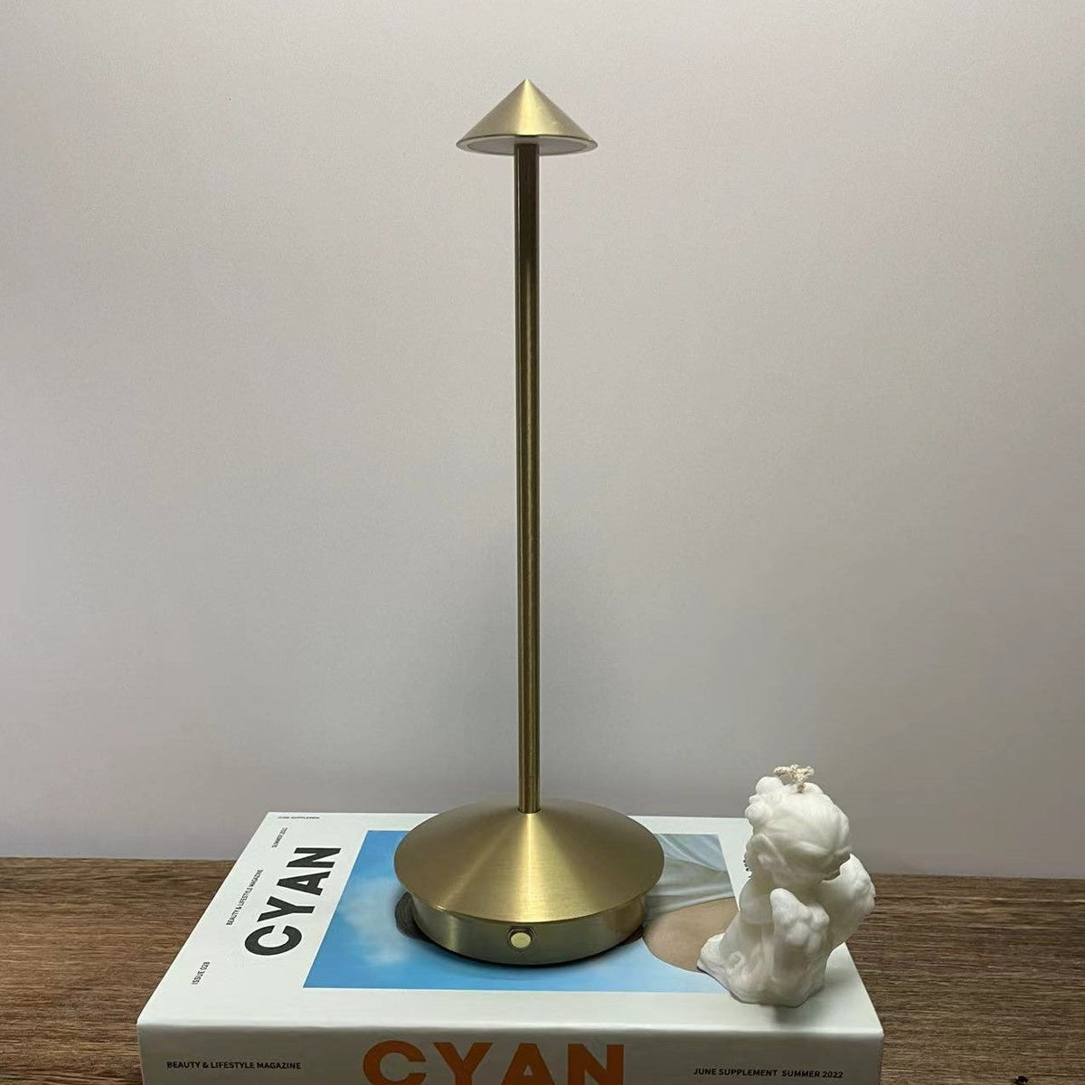 Waterproof Rechargeable Wireless LED Table Lamp (Built-in Battery)