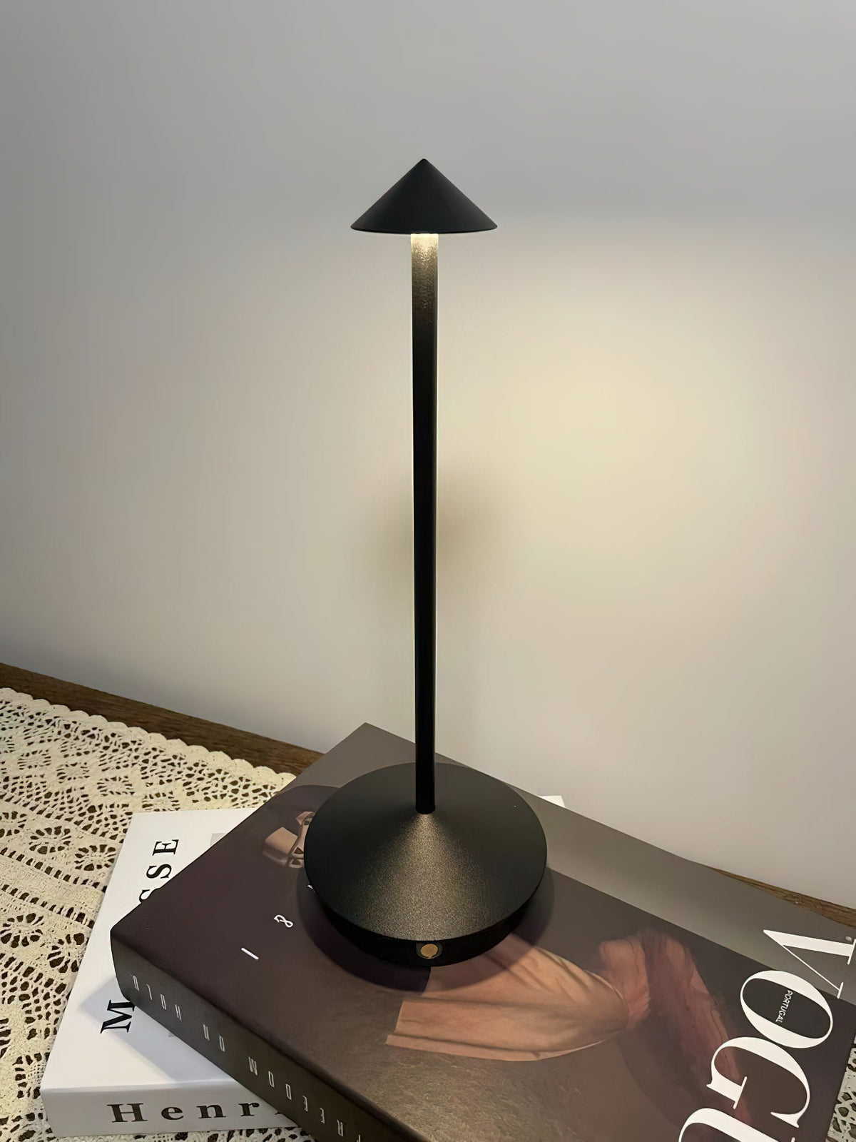 Waterproof Rechargeable Wireless LED Table Lamp (Built-in Battery)