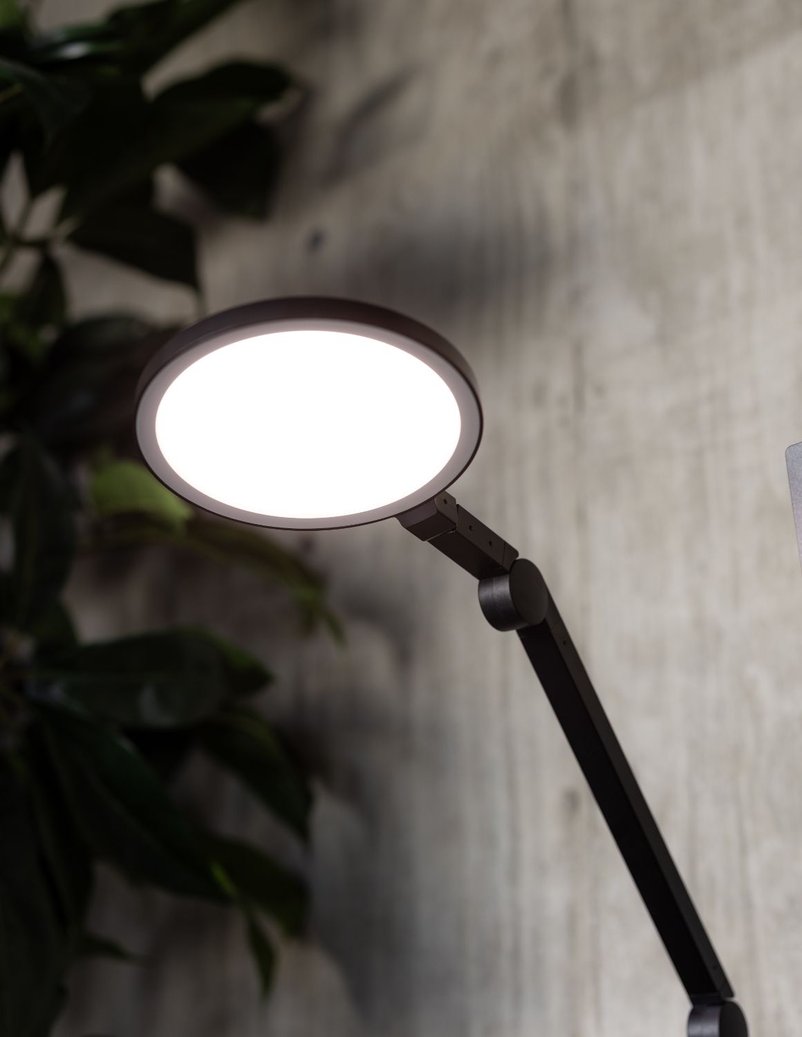 Lume Cube Edge Light 2.0 LED Desk Lamp