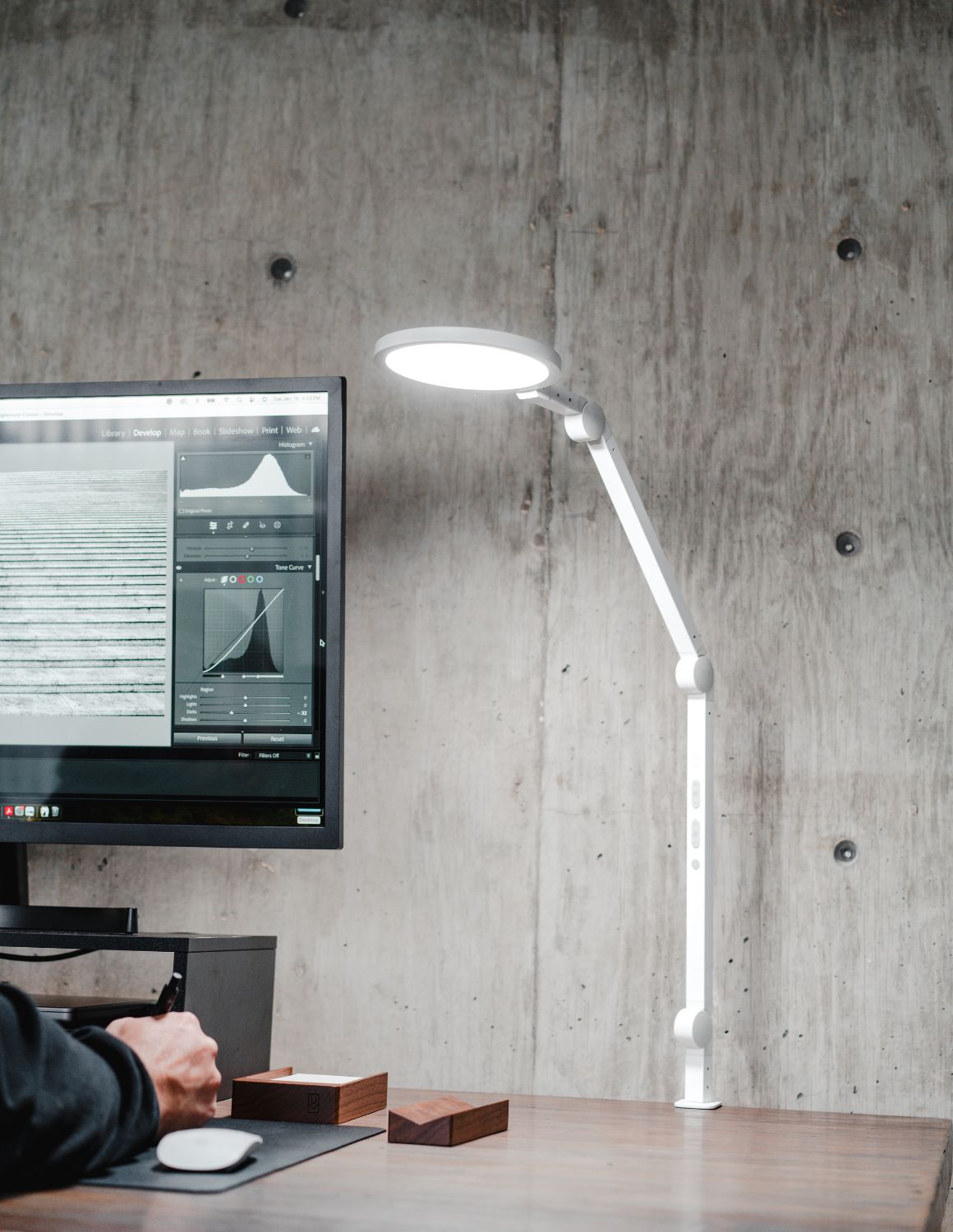 Lume Cube Edge Light 2.0 LED Desk Lamp